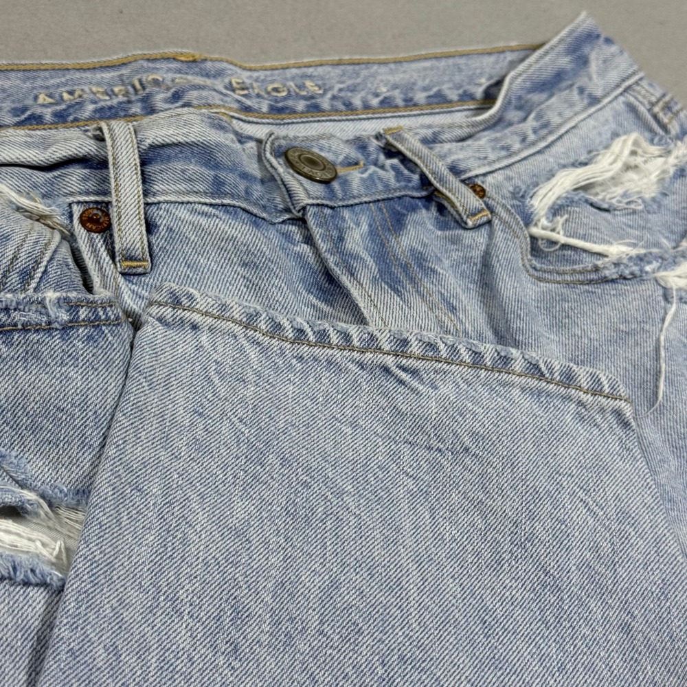 American Eagle Distressed Mom Jeans Light Wash Denim High Rise Women 8 X-Short